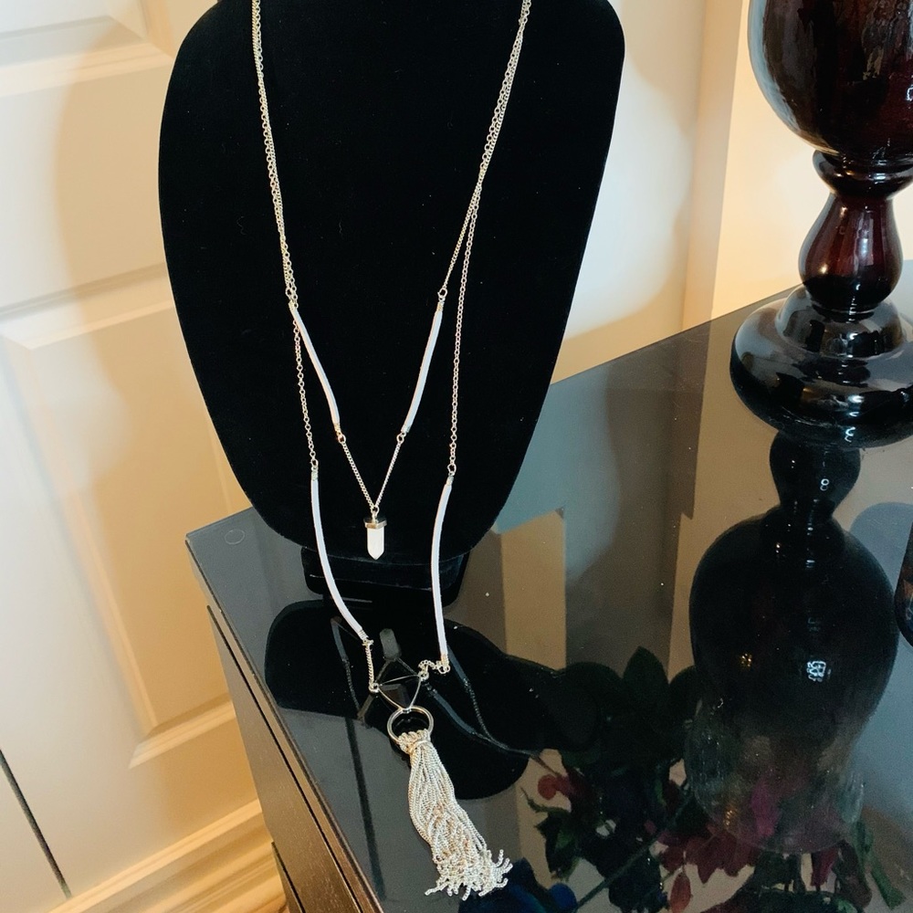 Very long necklace with pendants 🖤🤍